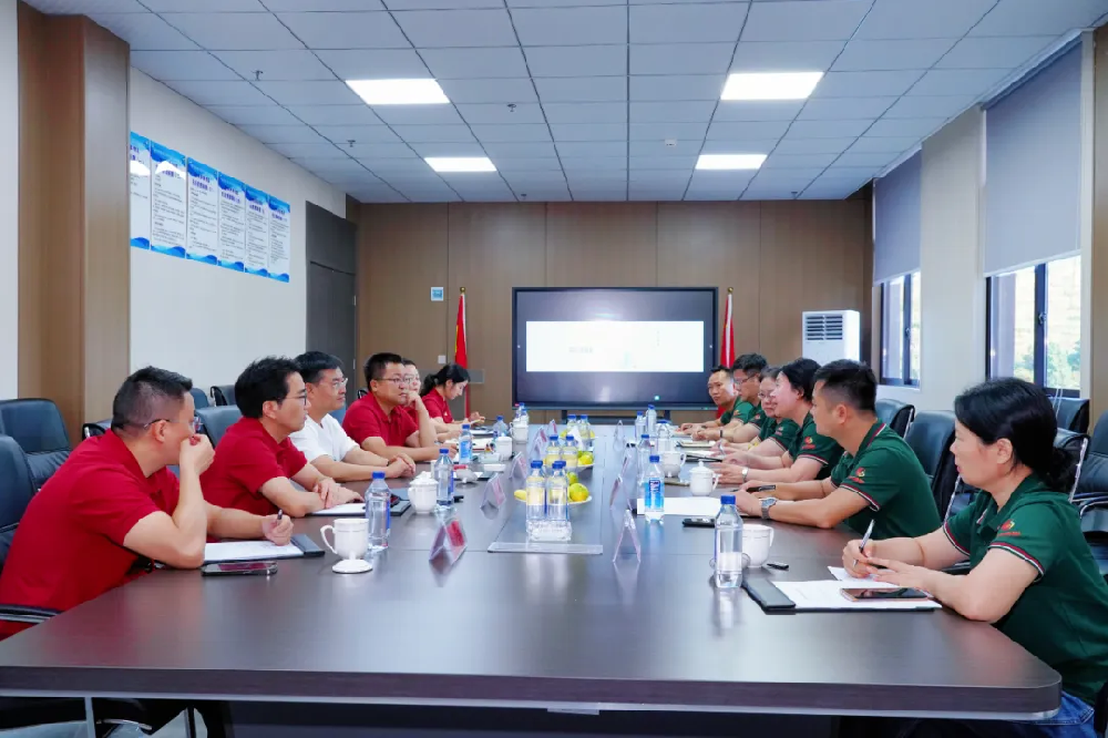 广西来宾市融媒体中心莅临贵州怀本酒业考察交流共谋媒企合作发展新路径